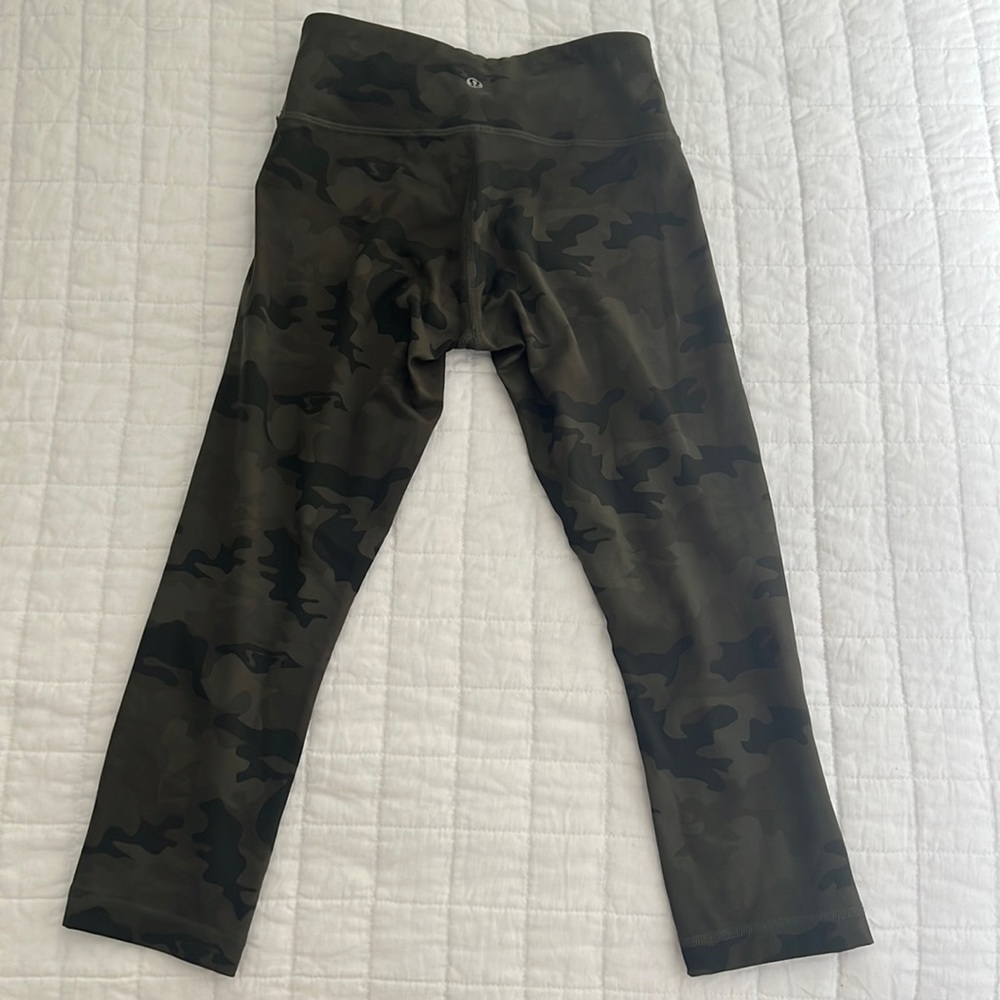 Lululemon 4 Camo print cropped leggings